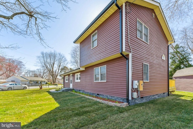 view of side of property featuring a yard