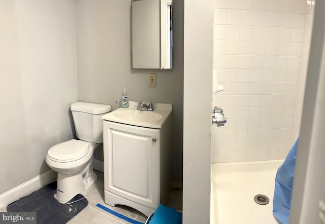 bathroom featuring tile patterned floors, vanity, toilet, and curtained shower