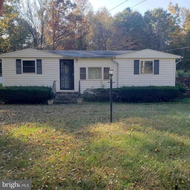 view of front of property with a front lawn