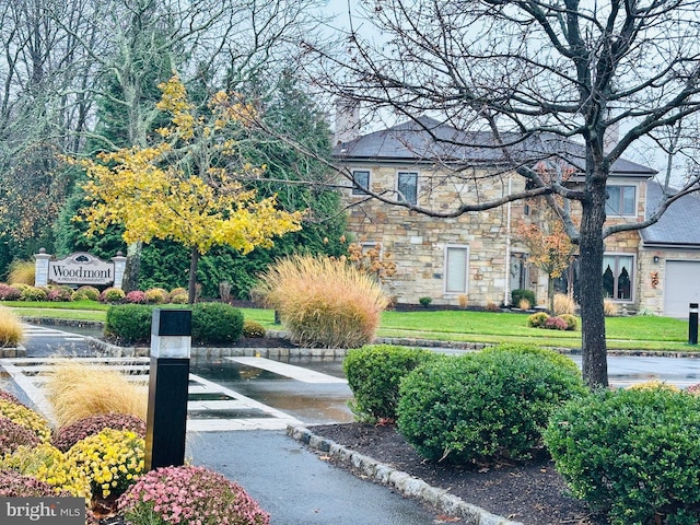 view of property's community with a yard