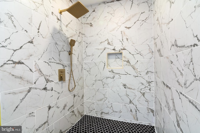 bathroom featuring tiled shower