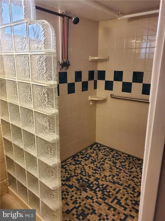 bathroom with a tile shower