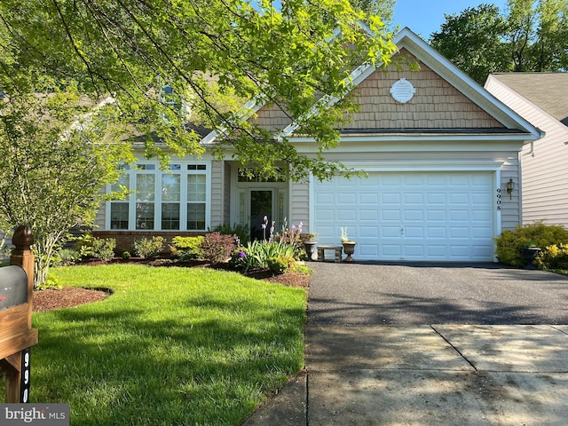 view of front facade featuring a garage and a front yard