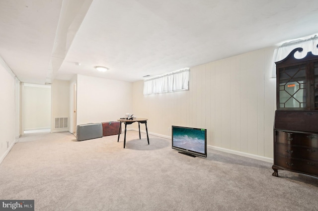 sitting room with light carpet