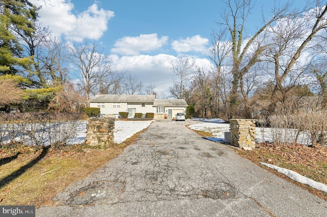 view of front of property