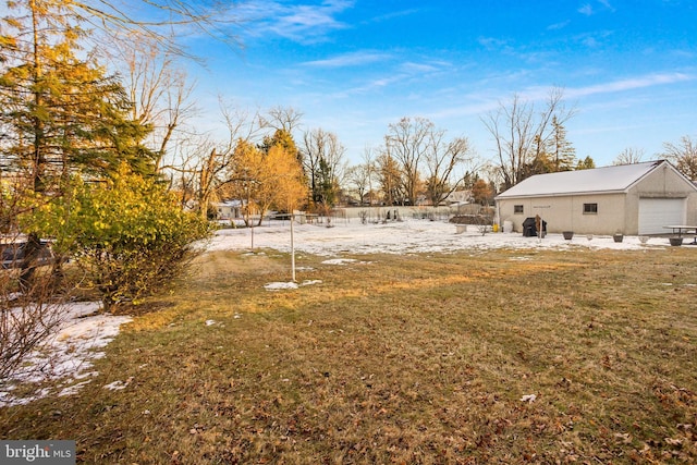 view of yard with an outbuilding and a garage