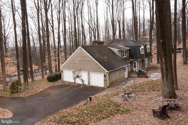 view of front facade with a garage