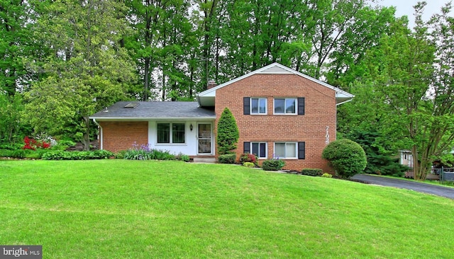 split level home featuring a front yard