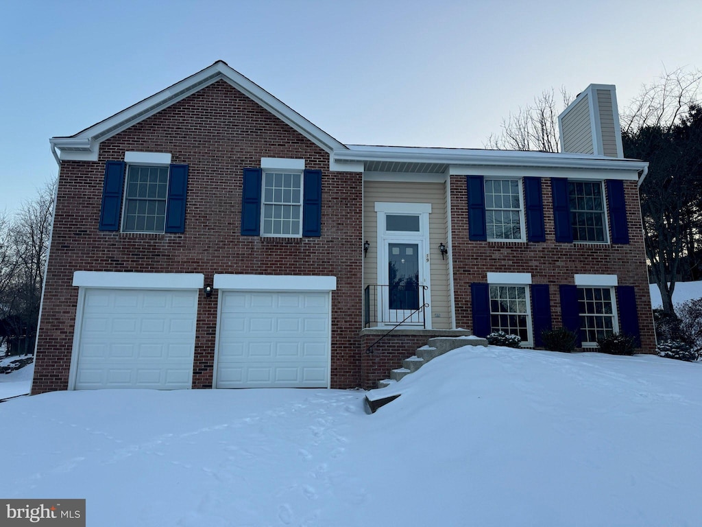 view of front of property featuring a garage