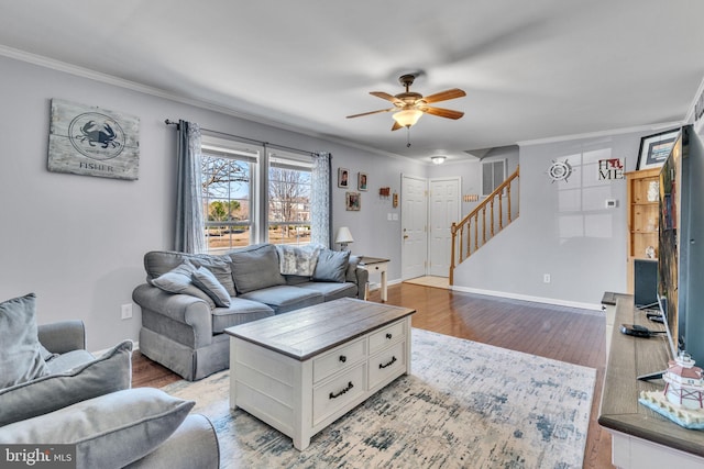 living room featuring light hardwood / wood-style floors, crown molding, and ceiling fan