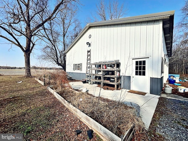 view of outbuilding featuring an outbuilding