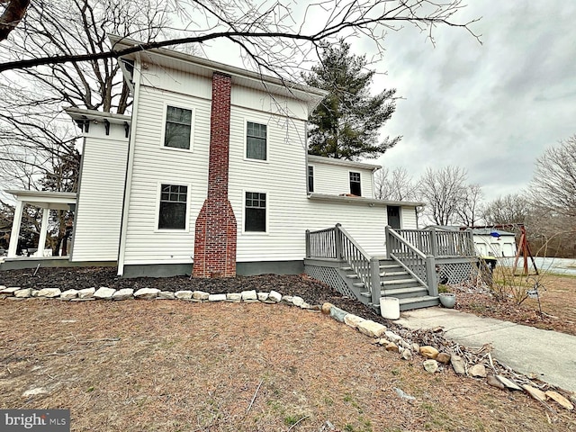 view of front of property featuring a deck