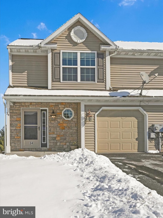 view of front facade featuring a garage