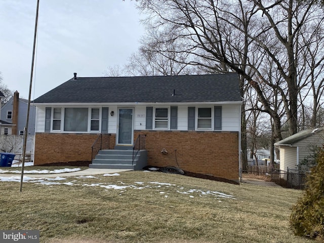 view of front of house featuring a front yard