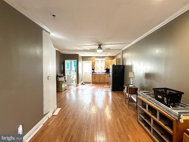 living room featuring crown molding, ceiling fan, and light hardwood / wood-style floors