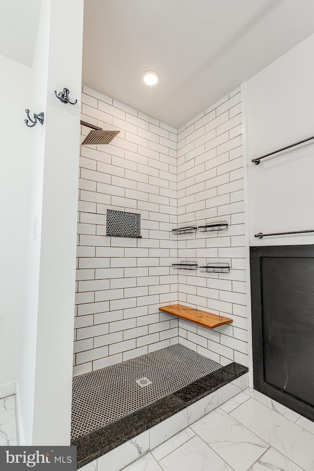 bathroom featuring tiled shower