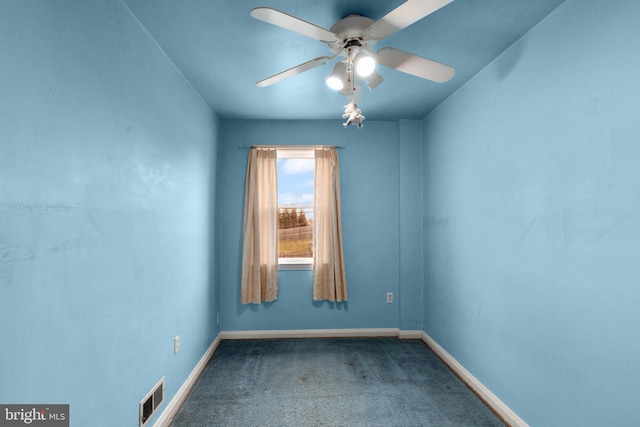 carpeted empty room featuring ceiling fan