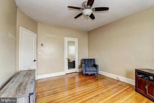 sitting room featuring light hardwood / wood-style floors and ceiling fan