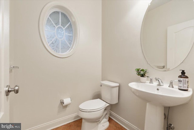 bathroom featuring sink and toilet