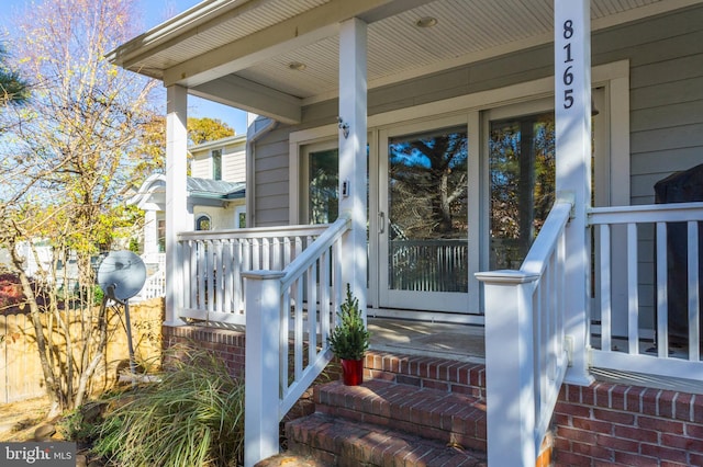 property entrance featuring a porch