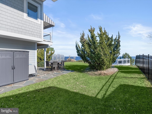 view of yard featuring a patio