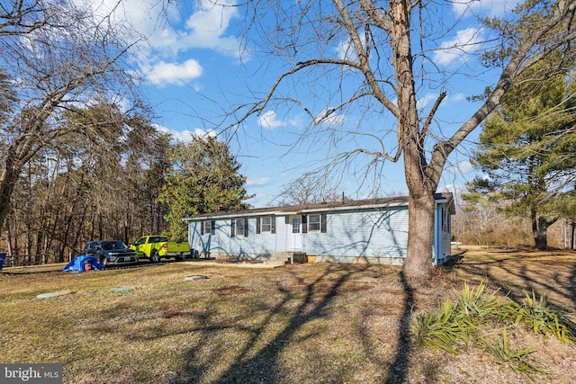 view of front of home featuring a front lawn