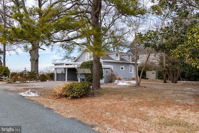 view of front facade featuring a carport