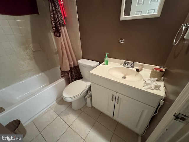 full bathroom featuring tile patterned floors, toilet, vanity, and shower / bath combo