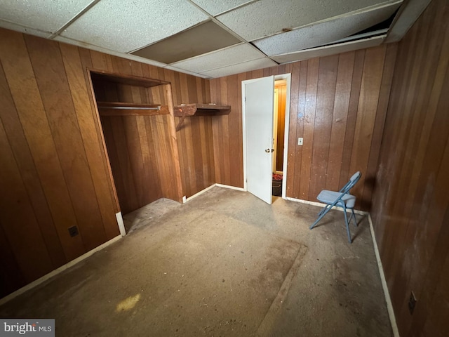 unfurnished bedroom with a drop ceiling and a closet