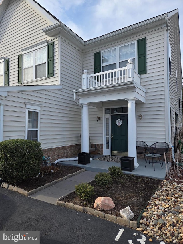 view of front of house with a balcony