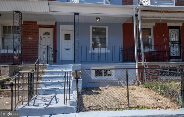 property entrance featuring covered porch