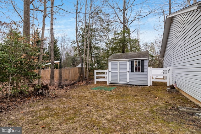 view of yard with a shed