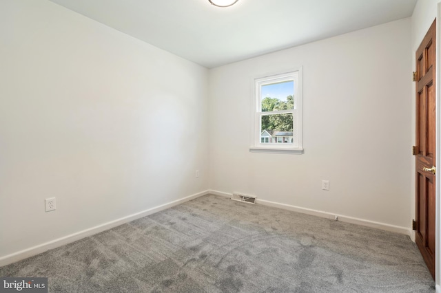 unfurnished room with carpet