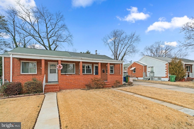 view of front of property with a front yard