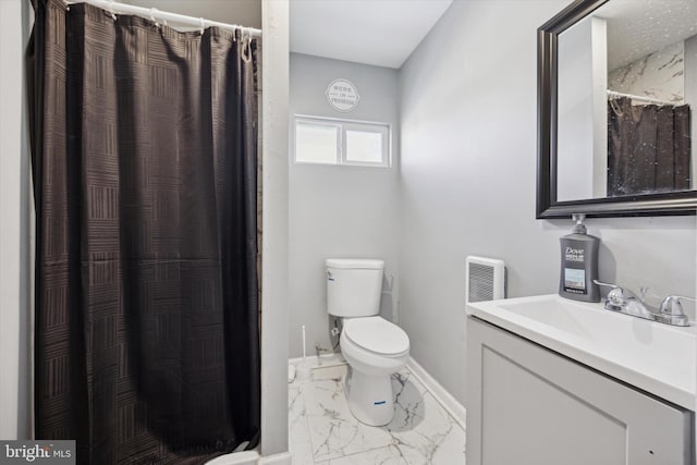 bathroom featuring vanity, curtained shower, and toilet