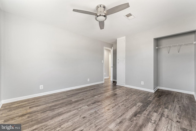 unfurnished bedroom with dark hardwood / wood-style flooring, ceiling fan, and a closet