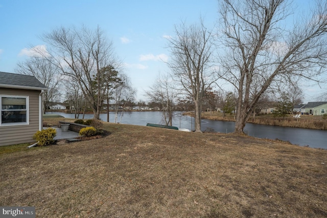 view of yard featuring a water view