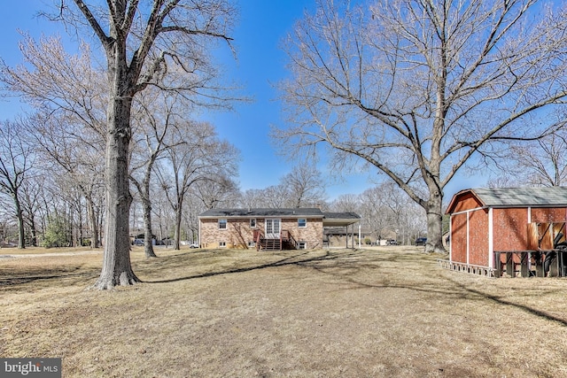 view of yard with an outbuilding and a barn