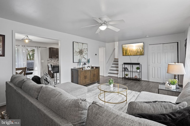 living room with dark wood-type flooring and ceiling fan