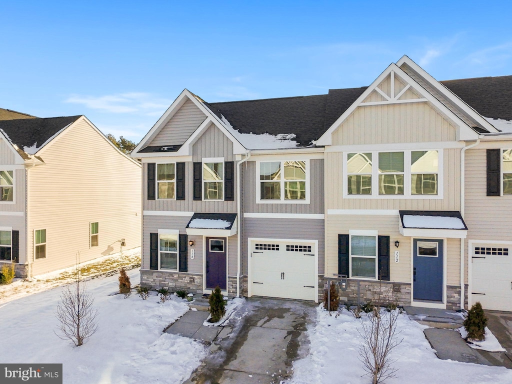 view of front of home featuring a garage