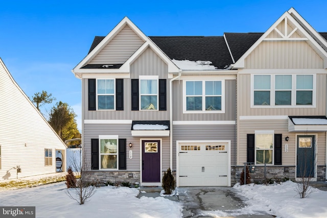 view of front facade featuring a garage