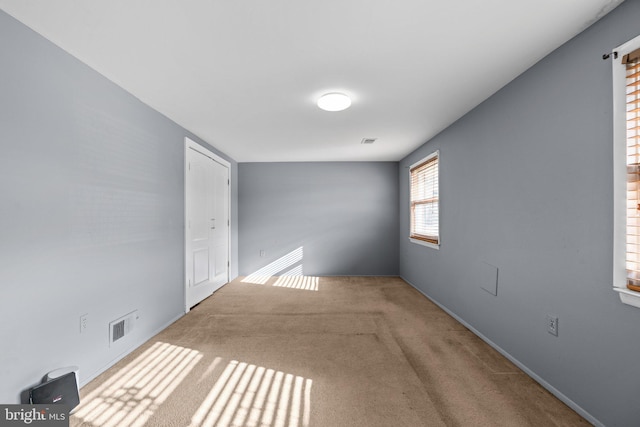 unfurnished room with carpet