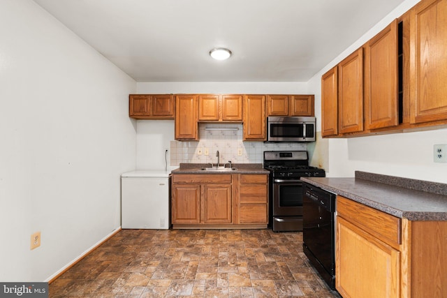 kitchen with stainless steel appliances, sink, and decorative backsplash