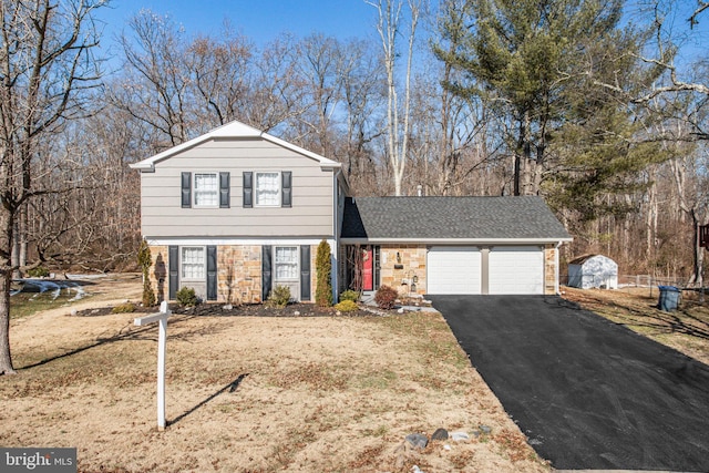 view of front property featuring a garage