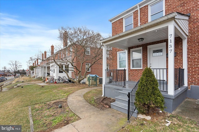 exterior space featuring a front yard