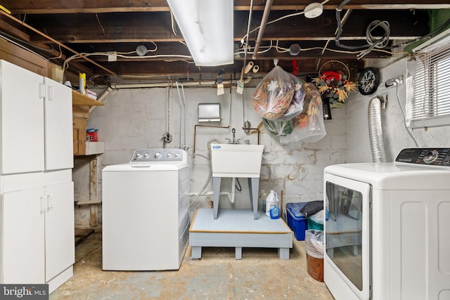 laundry room with washer and clothes dryer and cabinets