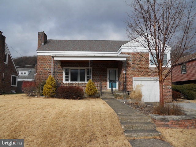 view of front facade with a garage and a front lawn