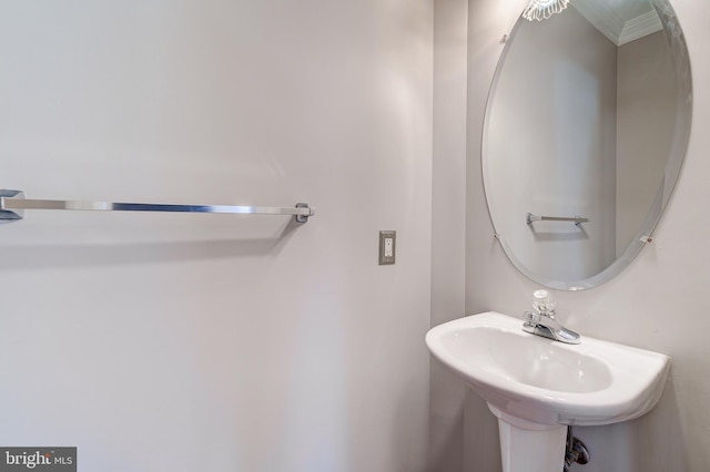 bathroom featuring sink