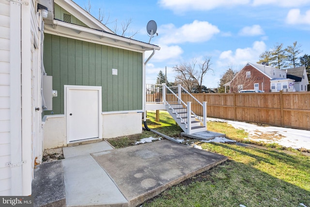 view of yard featuring a patio