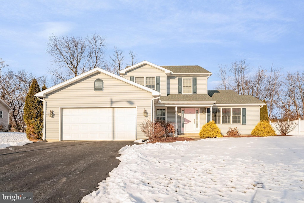 view of front property featuring a garage